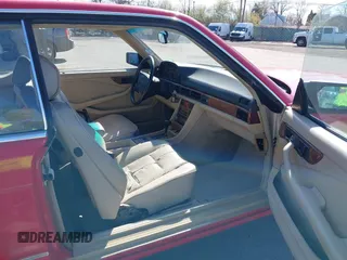 1988 Mercedes-Benz 560 with VIN WDBCA45D0JA390136, listed as a IAAI auction lot 42072781 with 126,325 mi miles and . Bid and sale history available at DreamBid. Image 5.