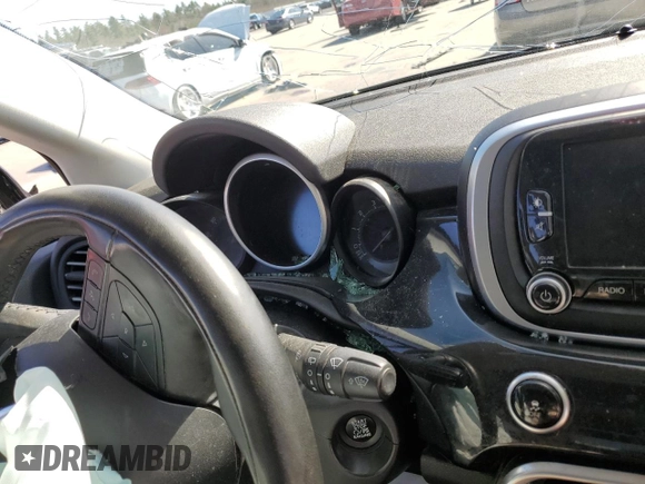 2017 FIAT 500X Lounge z VIN ZFBCFYDB8HP613138, wystawiony jako Copart lot #54349705 z przebiegiem Nie podano mil oraz Szkoda całkowita • Salvage title. Historia ofert i sprzedaży dostępna na DreamBid. Obrazek 9.