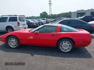 1994 Chevrolet Corvette z VIN 1G1YY22P6R5111291, wystawiony jako IAAI lot #42379116 z przebiegiem Nie podano mil oraz . Historia ofert i sprzedaży dostępna na DreamBid. Obrazek 13.