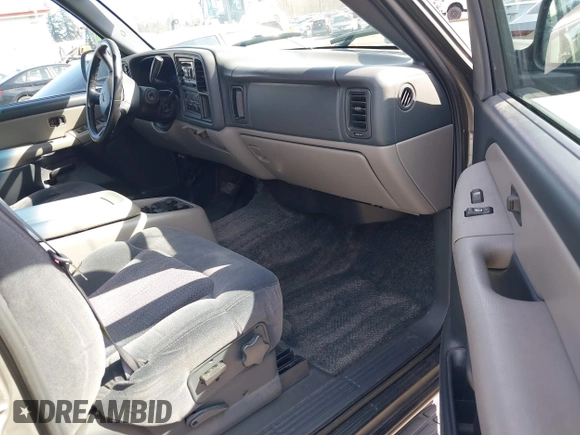 2002 Chevrolet Suburban LT with VIN 1GNFK16ZX2J138018, listed as a IAAI auction lot 41877385 with 235,161 mi miles. Bid and sale history available at carsss.com. Image 5.