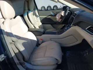 2017 Lincoln Continental Reserve z VIN 1LN6L9NC9H5609249, wystawiony jako IAAI lot #40685968 z przebiegiem 103 051 mil mil oraz . Historia ofert i sprzedaży dostępna na DreamBid. Obrazek 5.
