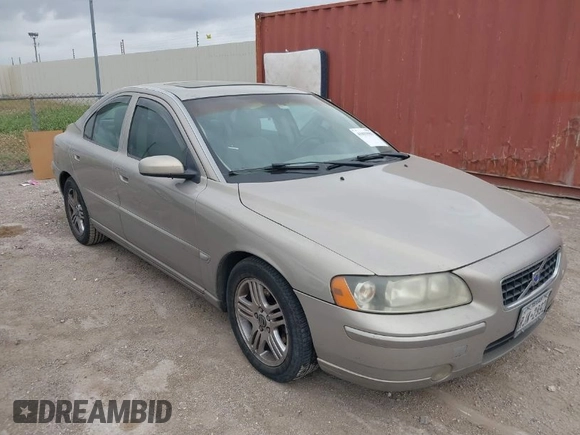 2005 Volvo S60 with VIN YV1RS592052456346, listed as a IAAI auction lot 41893903 with 231,007 mi miles. Bid and sale history available at carsss.com. Image 1.