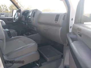 2020 Nissan NV Cargo SV z VIN 1N6BF0LY8LN803023, wystawiony jako IAAI lot #41555879 z przebiegiem 54 421 mil mil oraz . Historia ofert i sprzedaży dostępna na DreamBid. Obrazek 5.