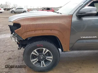 2017 Toyota Tacoma SR5 with VIN 3TMCZ5AN3HM113332, listed as a IAAI auction lot 41757467 with 199,846 mi miles. Bid and sale history available at carsss.com. Image 19.