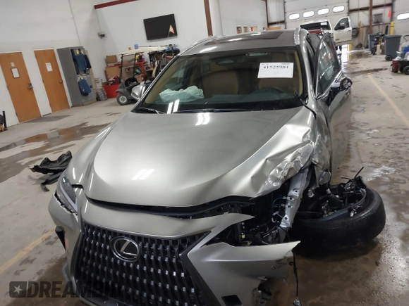2025 Lexus NX 350h with VIN 2T2AKCEZ8SC043058, listed as a IAAI auction lot 41525981 with 1,575 mi miles and . Bid and sale history available at DreamBid. Image 12.