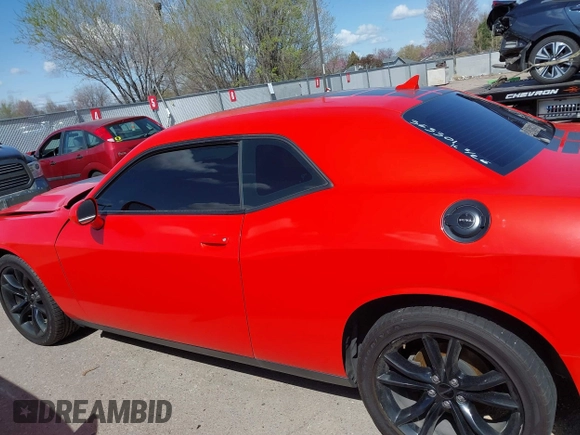 2016 Dodge Challenger SXT Plus z VIN 2C3CDZAG7GH353301, wystawiony jako IAAI lot #41780008 z przebiegiem 103 627 mil mil oraz . Historia ofert i sprzedaży dostępna na DreamBid. Obrazek 14.