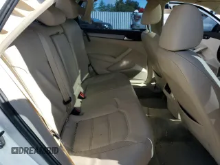 2014 Volkswagen Passat SE z VIN 1VWBN7A30EC022997, wystawiony jako Copart lot #57582285 z przebiegiem 94 920 mil mil oraz Szkoda całkowita • Salvage title. Historia ofert i sprzedaży dostępna na DreamBid. Obrazek 10.