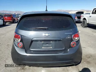 2012 Chevrolet Sonic LS z VIN 1G1JA6SHXC4171044, wystawiony jako Copart lot #45956415 z przebiegiem 133 324 mil mil oraz Szkoda całkowita • Salvage title. Historia ofert i sprzedaży dostępna na DreamBid. Obrazek 6.