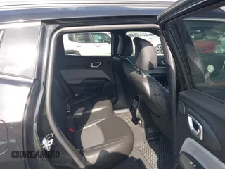 2025 Jeep Compass Latitude с VIN 3C4NJDBN7ST548876, выставлен на аукционе IAAI как лот 42546034 с пробегом 7 724 миль миль и . История ставок и продаж доступна на DreamBid. Изображение 8.