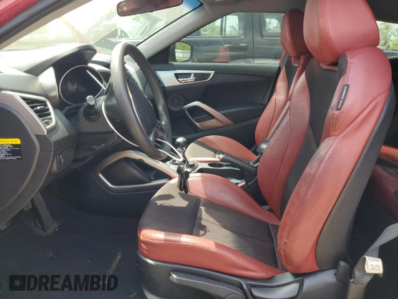 2016 Hyundai Veloster z VIN KMHTC6ADXGU256525, wystawiony jako Copart lot #55642405 z przebiegiem 163 377 mil mil oraz Szkody całkowita. Historia ofert i sprzedaży dostępna na DreamBid. Obrazek 7.