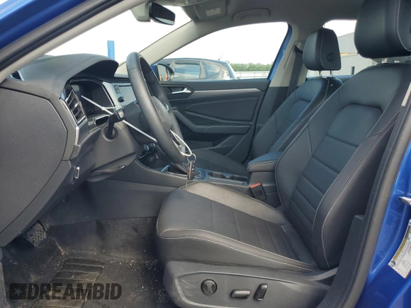2024 Volkswagen Jetta SE with VIN 3VWEM7BU5RM095018, listed as a Copart auction lot 63504035 with 15,690 mi miles and Salvage title. Bid and sale history available at DreamBid. Image 7.