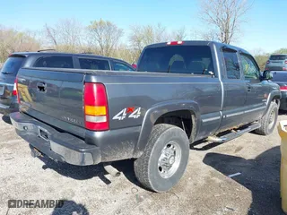 2000 Chevrolet Silverado 2500 LT with VIN 1GCGK29U0YE331086, listed as a IAAI auction lot 41973282 with 137,448 mi miles. Bid and sale history available at carsss.com. Image 4.