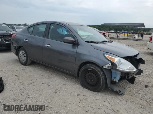 2016 Nissan Versa S z VIN 3N1CN7AP7GL851795, wystawiony jako Copart lot #60544815 z przebiegiem 78 812 mil mil oraz Szkoda całkowita • Salvage title. Historia ofert i sprzedaży dostępna na DreamBid. Obrazek 4.