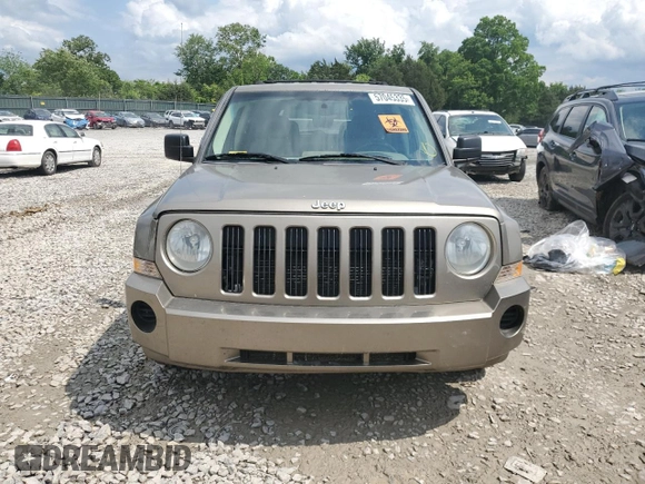 2007 Jeep Patriot Sport z VIN 1J8FF28W07D297912, wystawiony jako Copart lot #57045335 z przebiegiem 286 621 mil mil oraz Szkoda całkowita • Salvage title. Historia ofert i sprzedaży dostępna na DreamBid. Obrazek 5.