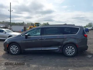 2017 Chrysler Pacifica Touring L with VIN 2C4RC1BG5HR705277, listed as a IAAI auction lot 42230036 with 75,287 mi miles and . Bid and sale history available at DreamBid. Image 14.