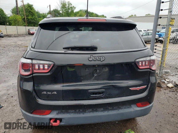 2020 Jeep Compass Trailhawk z VIN 3C4NJDDB6LT127557, wystawiony jako Copart lot #57888245 z przebiegiem 113 836 mil mil oraz Szkoda całkowita • Salvage title. Historia ofert i sprzedaży dostępna na DreamBid. Obrazek 6.