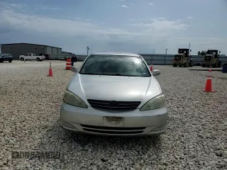 2002 Toyota Camry XLE z VIN 4T1BF32K12U519069, wystawiony jako Copart lot #55501405 z przebiegiem 186 142 mil mil oraz Szkoda całkowita • Salvage title. Historia ofert i sprzedaży dostępna na DreamBid. Obrazek 13.