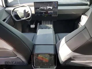 2024 Tesla Cybertruck Cyberbeast z VIN 7G2CEHEE4RA036882, wystawiony jako Copart lot #87403874 z przebiegiem 734 mil mil oraz Szkoda całkowita • Salvage title. Historia ofert i sprzedaży dostępna na DreamBid. Obrazek 8.