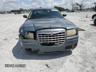 2005 Chrysler 300 Touring z VIN 2C3JA53G95H546536, wystawiony jako Copart lot #60667575 z przebiegiem 163 625 mil mil oraz Szkoda całkowita • Salvage title. Historia ofert i sprzedaży dostępna na DreamBid. Obrazek 5.