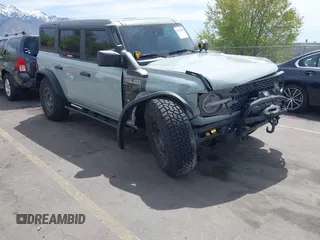 2023 Ford Bronco z VIN 1FMEE5DHXPLB22549, wystawiony jako IAAI lot #42136020 z przebiegiem 54 383 mil mil oraz . Historia ofert i sprzedaży dostępna na DreamBid. Obrazek 1.