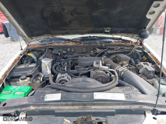 1997 GMC Sonoma SLS with VIN 1GTCS19X9V8527864, listed as a IAAI auction lot 41854768 with 135,450 mi miles. Bid and sale history available at carsss.com. Image 10.