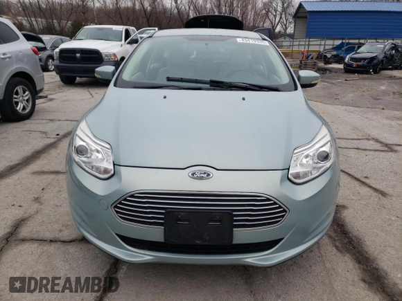 2013 Ford Focus Electric z VIN 1FADP3R46DL146756, wystawiony jako Copart lot #43419335 z przebiegiem 57 142 mil mil oraz Szkody całkowita. Historia ofert i sprzedaży dostępna na DreamBid. Obrazek 5.