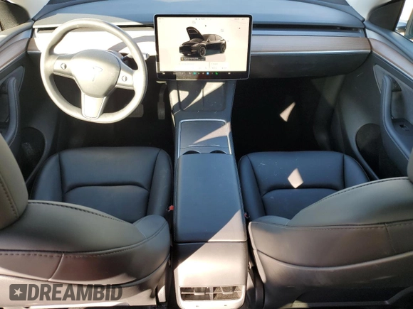 2024 Tesla Model Y Long Range z VIN 7SAYGAEE2RF075681, wystawiony jako Copart lot #86433524 z przebiegiem 18 640 mil mil oraz Szkoda całkowita • Salvage title. Historia ofert i sprzedaży dostępna na DreamBid. Obrazek 8.