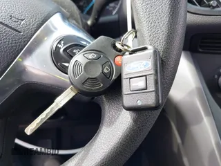 2016 Ford Escape SE z VIN 1FMCU9GX0GUB51525, wystawiony jako IAAI lot #42237629 z przebiegiem 76 616 mil mil oraz . Historia ofert i sprzedaży dostępna na DreamBid. Obrazek 11.