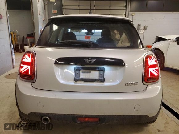 2020 MINI Hardtop Cooper with VIN WMWXR3C08L2M15462, listed as a Copart auction lot 44600205 with Not provided miles and Salvage title. Bid and sale history available at DreamBid. Image 6.