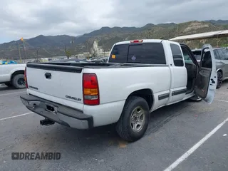 2000 Chevrolet Silverado 1500 LS with VIN 2GCEC19T5Y1195836, listed as a IAAI auction lot 42050991 with 1 mi miles. Bid and sale history available at carsss.com. Image 4.