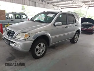 2002 Mercedes-Benz M 320/430/500 z VIN 4JGAB54E42A298255, wystawiony jako IAAI lot #42502789 z przebiegiem 134 879 mil mil oraz . Historia ofert i sprzedaży dostępna na DreamBid. Obrazek 2.