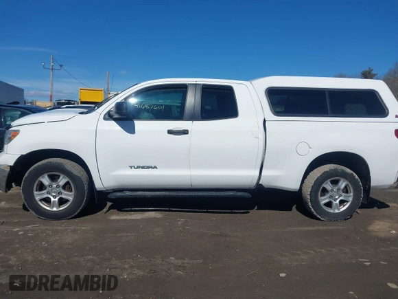 2010 Toyota Tundra 4WD Truck with VIN 5TFUM5F10AX015321, listed as a IAAI auction lot 41687601 with 117,939 mi miles. Bid and sale history available at carsss.com. Image 14.