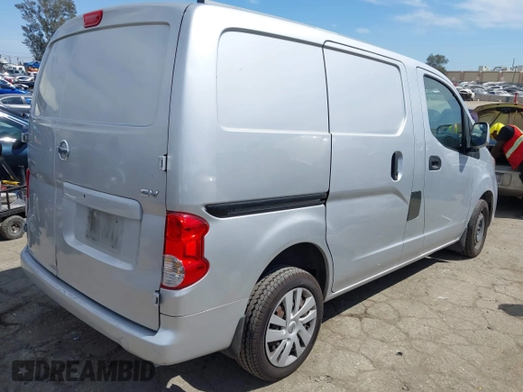 2015 Nissan NV200 SV with VIN 3N6CM0KN2FK720750, listed as a IAAI auction lot 42014352 with 206,616 mi miles. Bid and sale history available at carsss.com. Image 4.