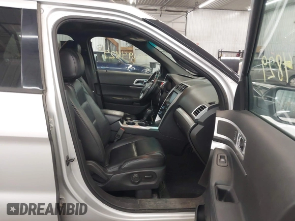 2014 Ford Explorer XLT z VIN 1FM5K8D8XEGA15680, wystawiony jako IAAI lot #42194829 z przebiegiem 179 946 mil mil oraz . Historia ofert i sprzedaży dostępna na DreamBid. Obrazek 5.