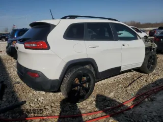 2016 Jeep Cherokee Latitude z VIN 1C4PJMCS7GW218539, wystawiony jako Copart lot #49147135 z przebiegiem 176 852 mil mil oraz Czysty tytuł • Clean title. Historia ofert i sprzedaży dostępna na DreamBid. Obrazek 3.