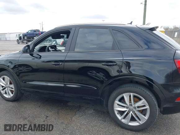 2018 Audi Q3 Premium z VIN WA1BCCFS8JR013032, wystawiony jako IAAI lot #41706173 z przebiegiem 111 402 mil mil oraz . Historia ofert i sprzedaży dostępna na DreamBid. Obrazek 14.