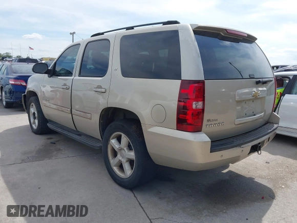 2007 Chevrolet Tahoe LS z VIN 1GNFC13J97R308812, wystawiony jako IAAI lot #41898016 z przebiegiem 178 559 mil mil oraz . Historia ofert i sprzedaży dostępna na DreamBid. Obrazek 3.