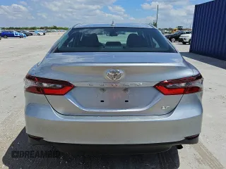 2024 Toyota Camry LE z VIN 4T1C11AK7RU852217, wystawiony jako Copart lot #57436885 z przebiegiem 45 828 mil mil oraz Czysty tytuł • Clean title. Historia ofert i sprzedaży dostępna na DreamBid. Obrazek 6.