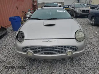 2004 Ford Thunderbird Deluxe z VIN 1FAHP60A84Y104551, wystawiony jako Copart lot #49170085 z przebiegiem 159 696 mil mil oraz Szkody całkowita. Historia ofert i sprzedaży dostępna na DreamBid. Obrazek 5.