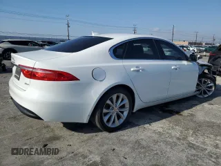 2018 Jaguar XF with VIN SAJBD4FN3JCY57700, listed as a Copart auction lot 42643035 with 67,909 mi miles and Salvage Title. Bid and sale history available at DreamBid. Image 3.