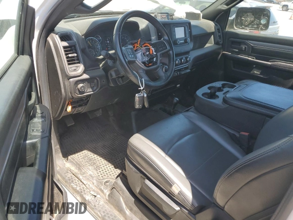 2022 Ram 2500 Tradesman z VIN 3C6MR5AJ9NG202258, wystawiony jako Copart lot #57335995 z przebiegiem 30 130 mil mil oraz Szkoda całkowita • Salvage title. Historia ofert i sprzedaży dostępna na DreamBid. Obrazek 8.