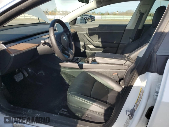 2020 Tesla Model 3 Standard Range Plus z VIN 5YJ3E1EA9LF718478, wystawiony jako Copart lot #52707145 z przebiegiem 111 068 mil mil oraz Szkoda całkowita • Salvage title. Historia ofert i sprzedaży dostępna na DreamBid. Obrazek 7.