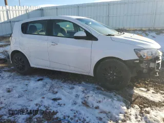2020 Chevrolet Sonic LT z VIN 1G1JG6SB7L4130073, wystawiony jako Copart lot #85119684 z przebiegiem 55 738 mil mil oraz Szkoda całkowita • Salvage title. Historia ofert i sprzedaży dostępna na DreamBid. Obrazek 4.