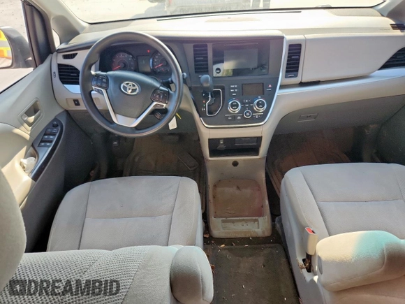 2015 Toyota Sienna L z VIN 5TDZK3DC2FS661185, wystawiony jako Copart lot #61046895 z przebiegiem 239 452 mil mil oraz Szkoda całkowita • Salvage title. Historia ofert i sprzedaży dostępna na DreamBid. Obrazek 8.