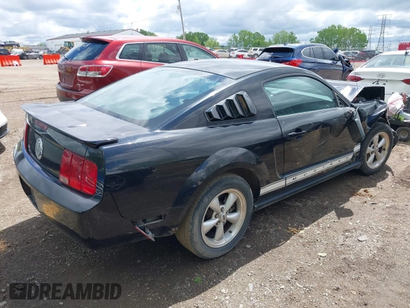 2007 Ford Mustang Deluxe with VIN 1ZVFT80N075221362, listed as a IAAI auction lot 42192106 with 110,988 mi miles and . Bid and sale history available at DreamBid. Image 4.