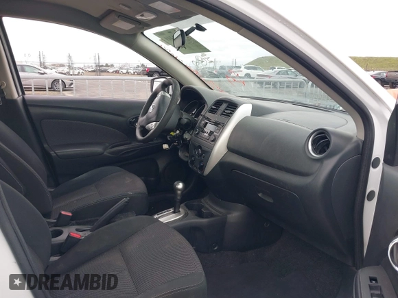 2016 Nissan Versa S z VIN 3N1CN7AP2GL874126, wystawiony jako IAAI lot #38894209 z przebiegiem 91 469 mil mil oraz . Historia ofert i sprzedaży dostępna na DreamBid. Obrazek 5.
