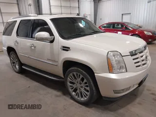 2008 Cadillac Escalade z VIN 1GYFK63878R215773, wystawiony jako IAAI lot #41944817 z przebiegiem 128 263 mil mil oraz . Historia ofert i sprzedaży dostępna na DreamBid. Obrazek 1.
