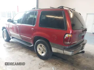 2000 Ford Explorer XLT z VIN 1FMZU83P1YZC54998, wystawiony jako IAAI lot #41613856 z przebiegiem 225 855 mil mil oraz . Historia ofert i sprzedaży dostępna na DreamBid. Obrazek 3.