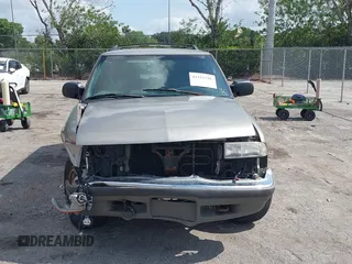 2001 Chevrolet Blazer LT z VIN 1GNDT13WX12114776, wystawiony jako IAAI lot #42311346 z przebiegiem 169 630 mil mil oraz . Historia ofert i sprzedaży dostępna na DreamBid. Obrazek 13.