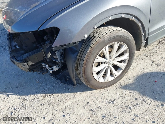 2019 Volkswagen Tiguan S with VIN 3VV0B7AX1KM059932, listed as a IAAI auction lot 41757859 with 76,522 mi miles. Bid and sale history available at carsss.com. Image 19.